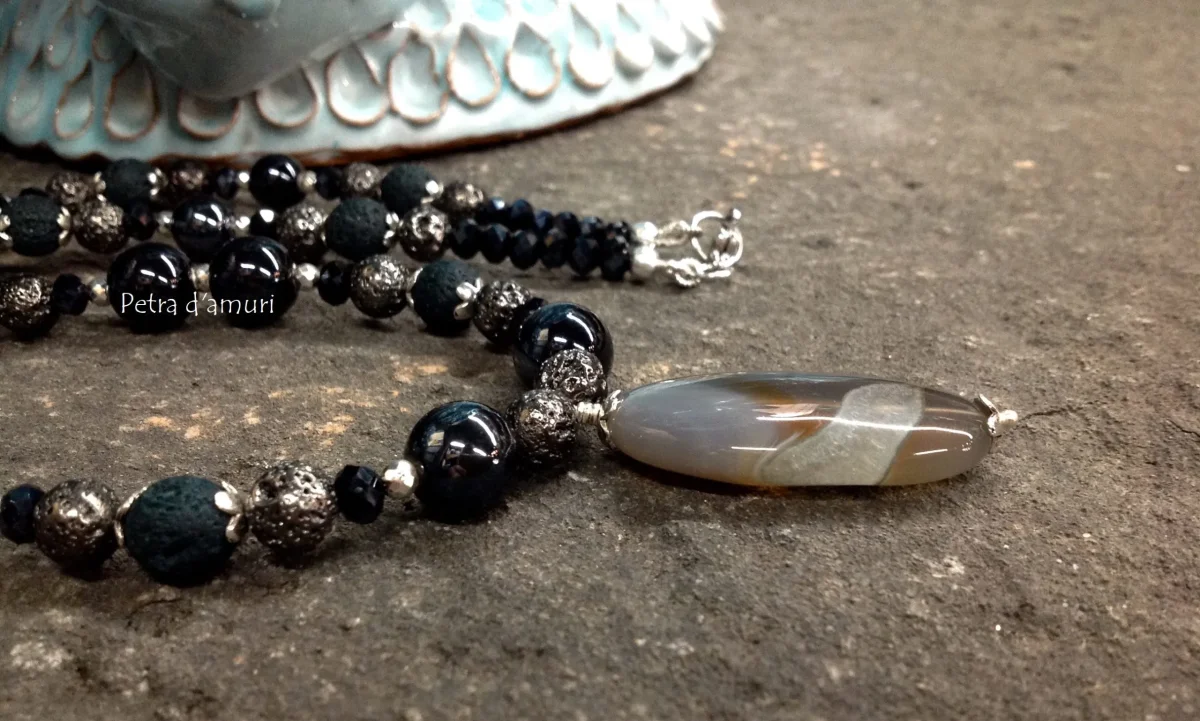 Collana Siciliana in Pietra Lavica
