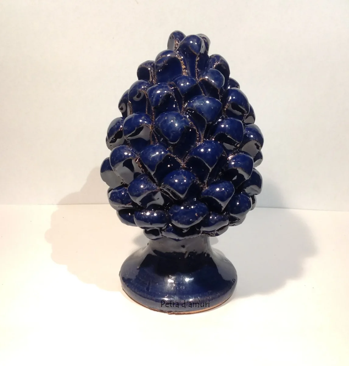 Pigna Classica Media Blu Scuro in Ceramica siciliana H 15 cm Hand Made in Sicily